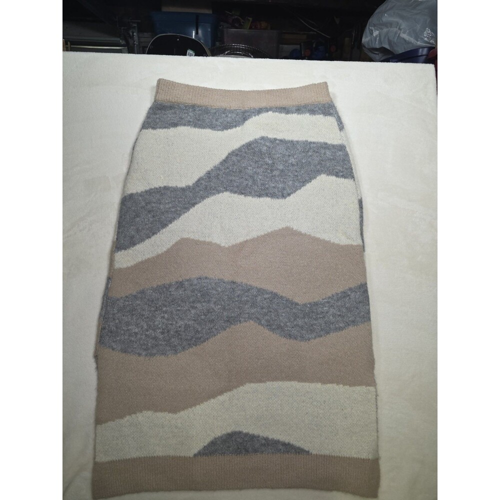 Line and Dot Knit Midi Skirt M Tan Grey Wave Abstract Cozy Pull On Geometric